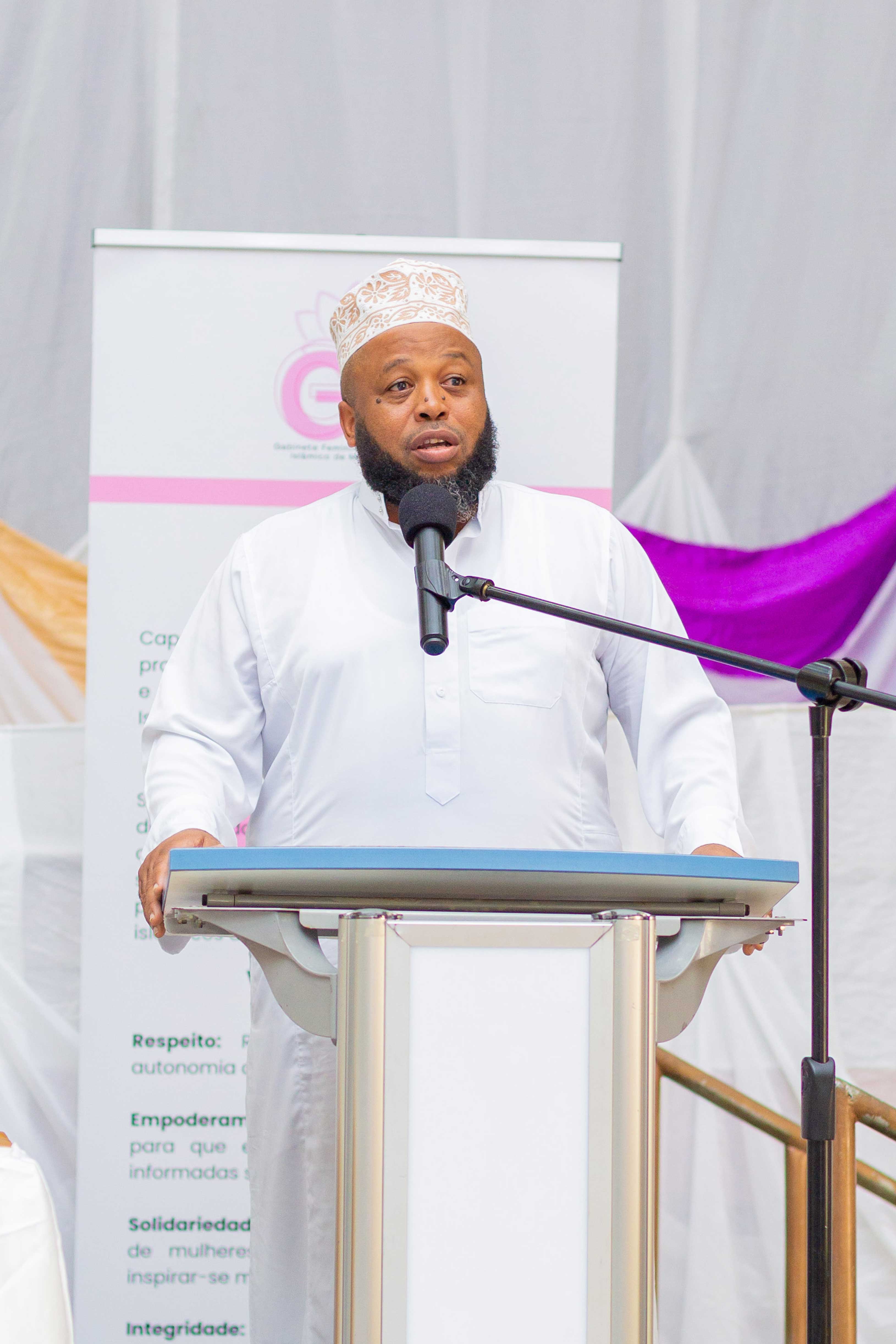 Sheikh Mussagy A. Rahman critica resistência ao uso do hijab e aponta interpretação distorcida da laicidade