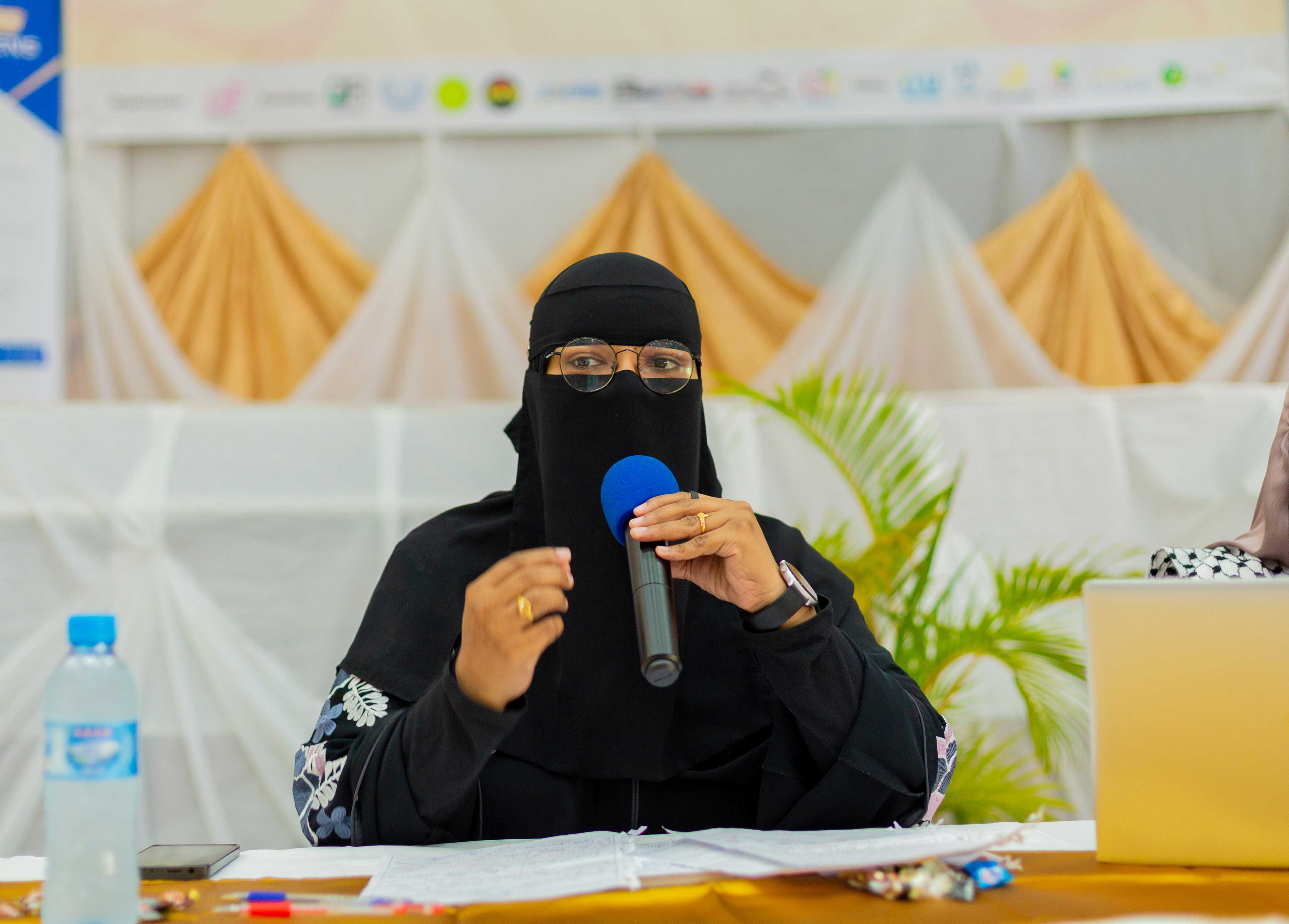Teóloga Suleika Ebrahim pede fim do preconceito e maior apoio à mulher de hijab na sociedade