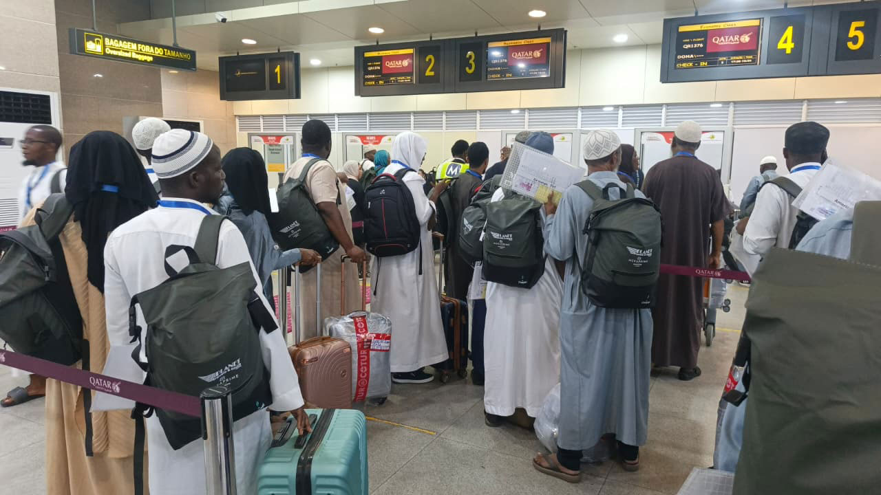 Fé e emoção no embarque para Makkah: Peregrinos garantem que levam Moçambique no coração e nas orações