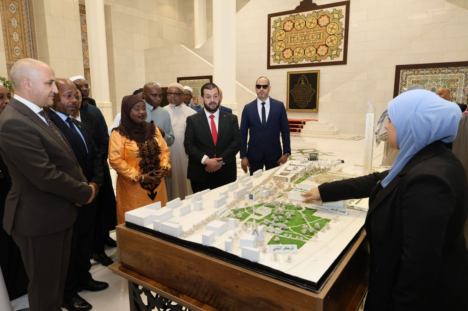 Presidente da Assembleia da República visita a maior mesquita de África em missão oficial à Argélia