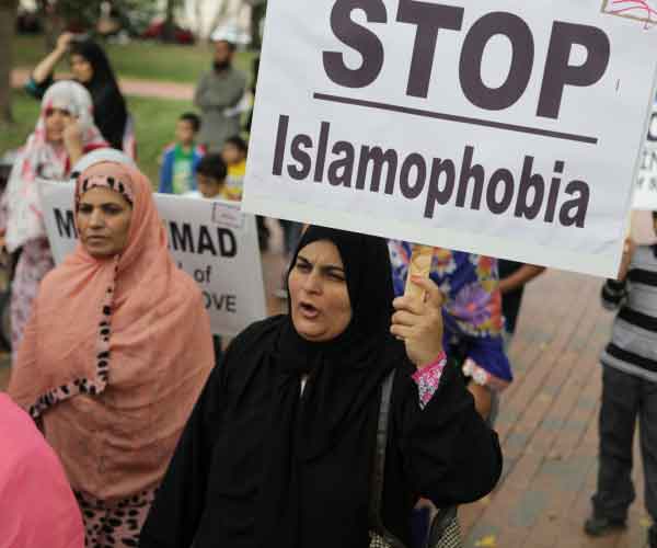 Ataque a centro islâmico nos EUA reacende debate global sobre islamofobia e extremismo
