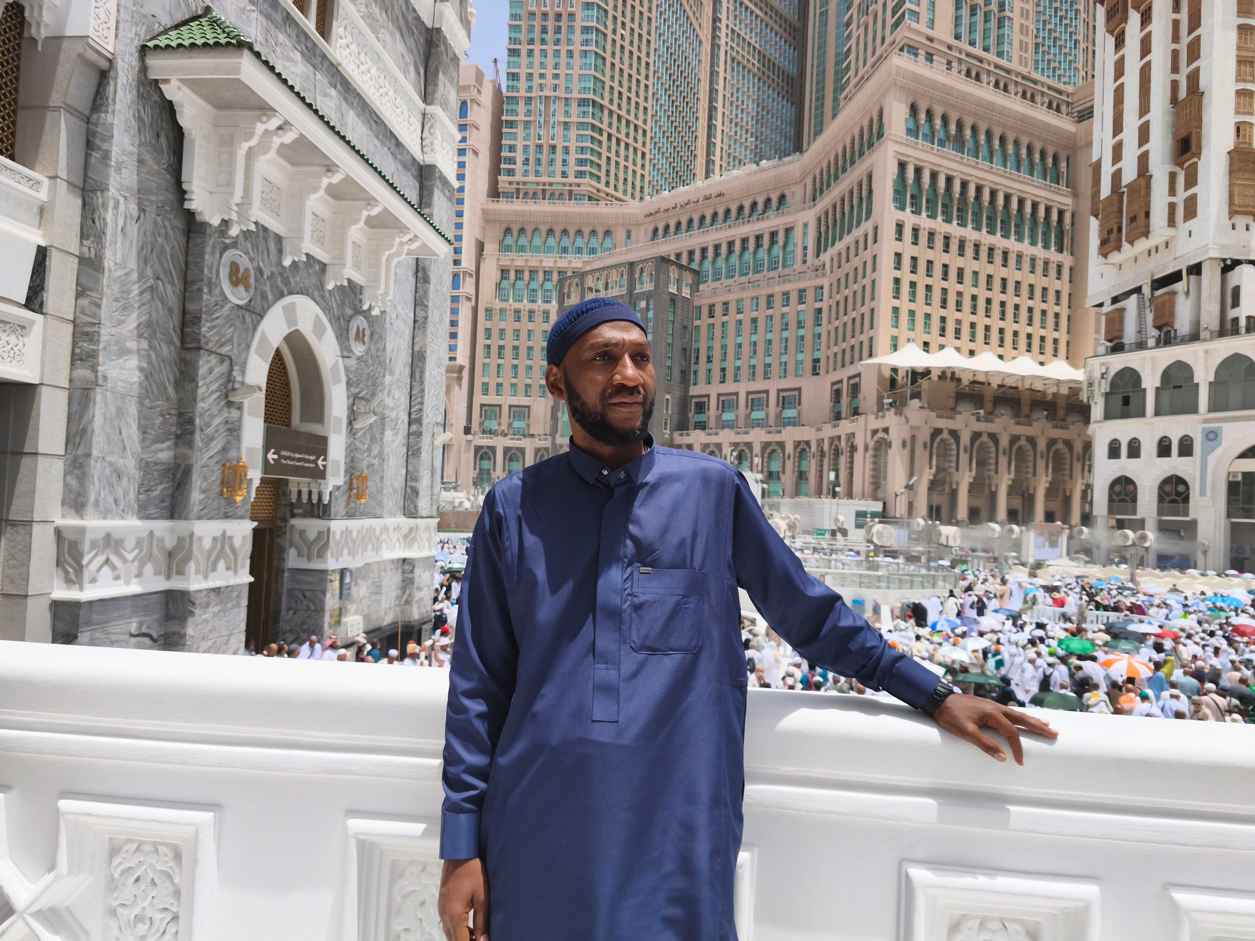 “Allah sempre vai dar uma saída”, diz Sheikh Abubacar Tamimo realizando sonho de fazer Hajj após cinco anos a tentar