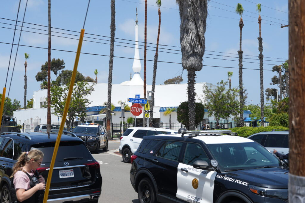 Ataque no Centro Islâmico de San Diego acende alerta sobre aumento da islamofobia e impactos na saúde mental de muçulmanos