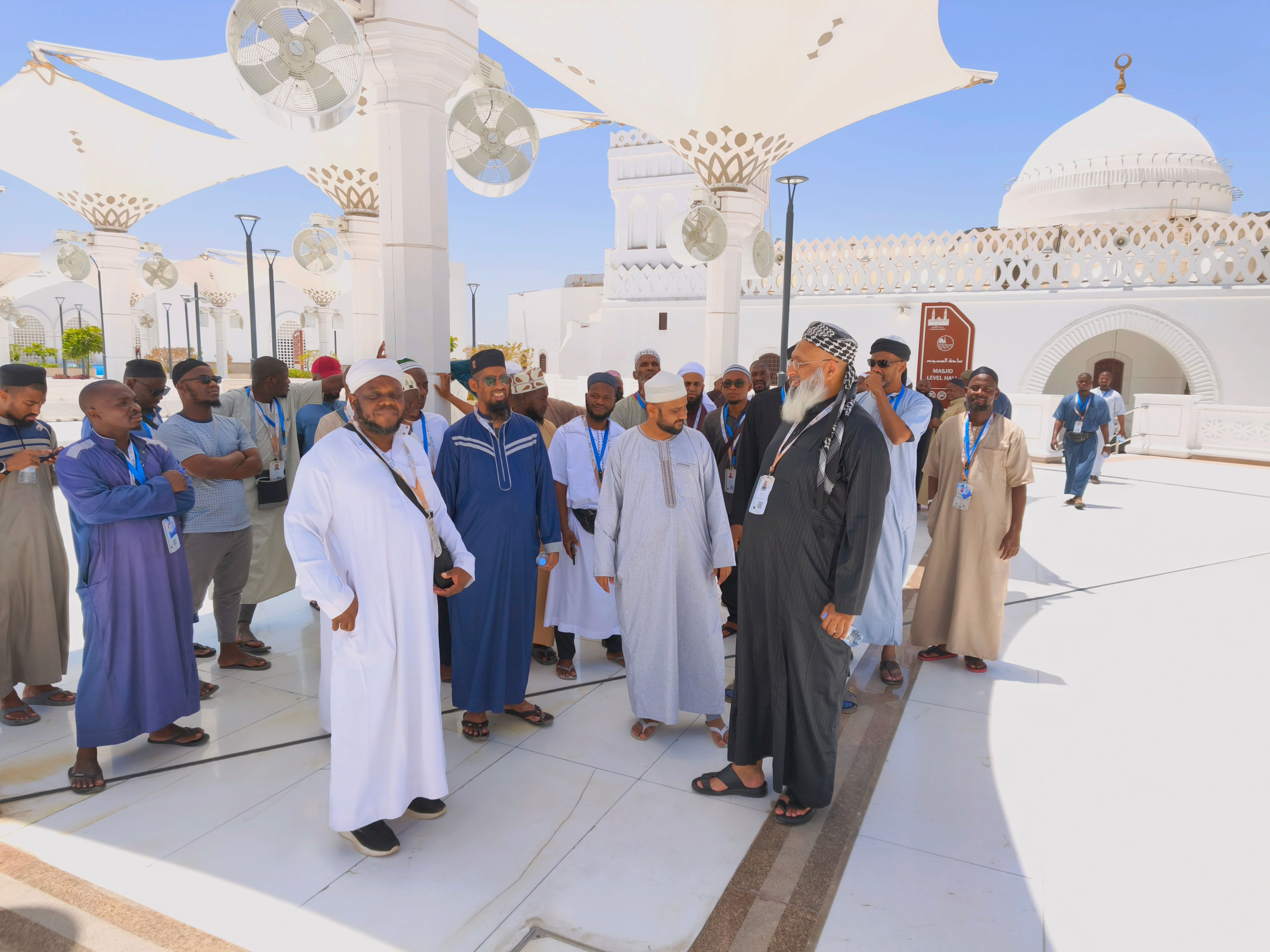 Peregrinos do Massjid Hassan e Hussein visitam locais históricos do Isslam em Madina