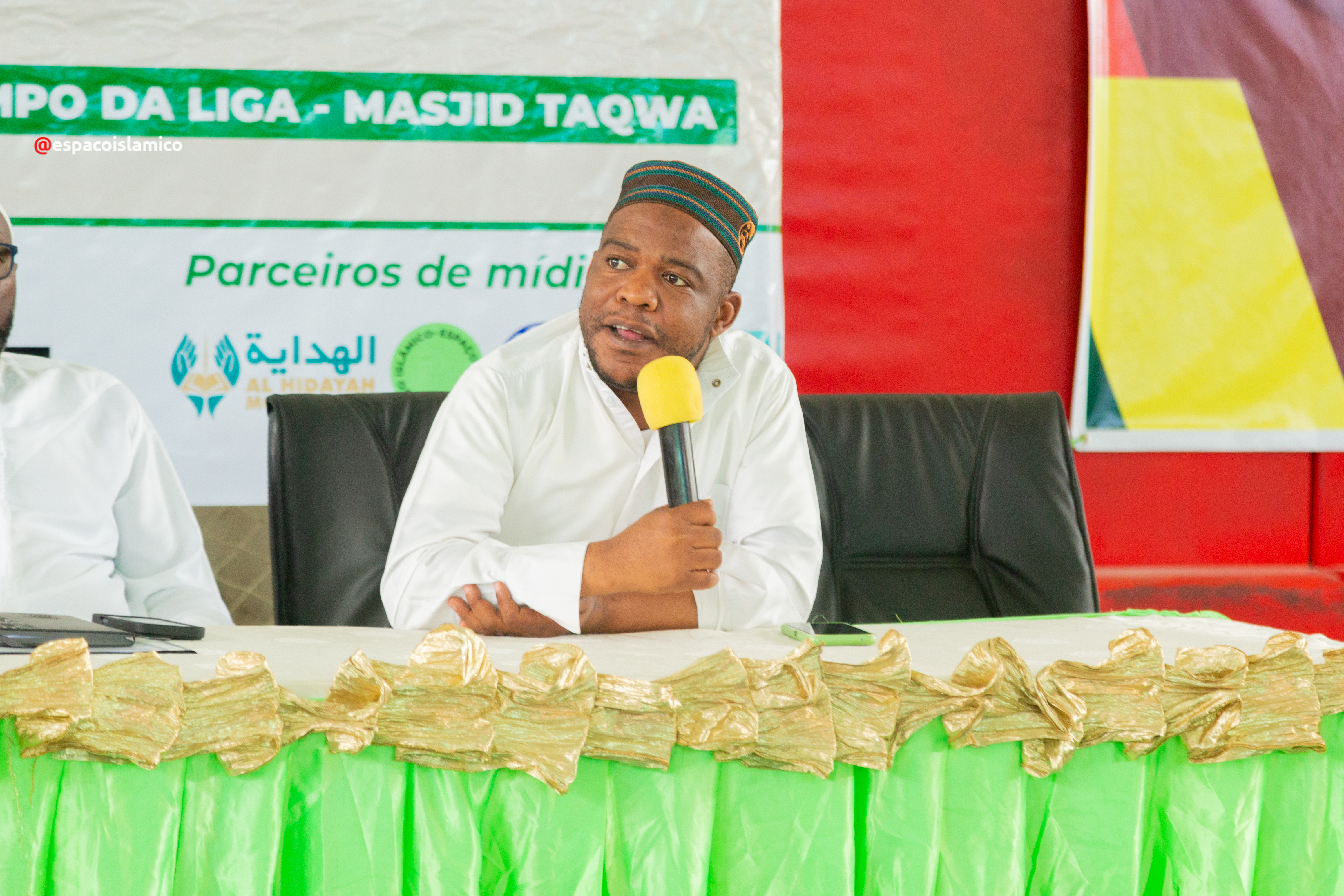 Allah aprecia que o jovem se mantenha afastado de caminhos desviantes