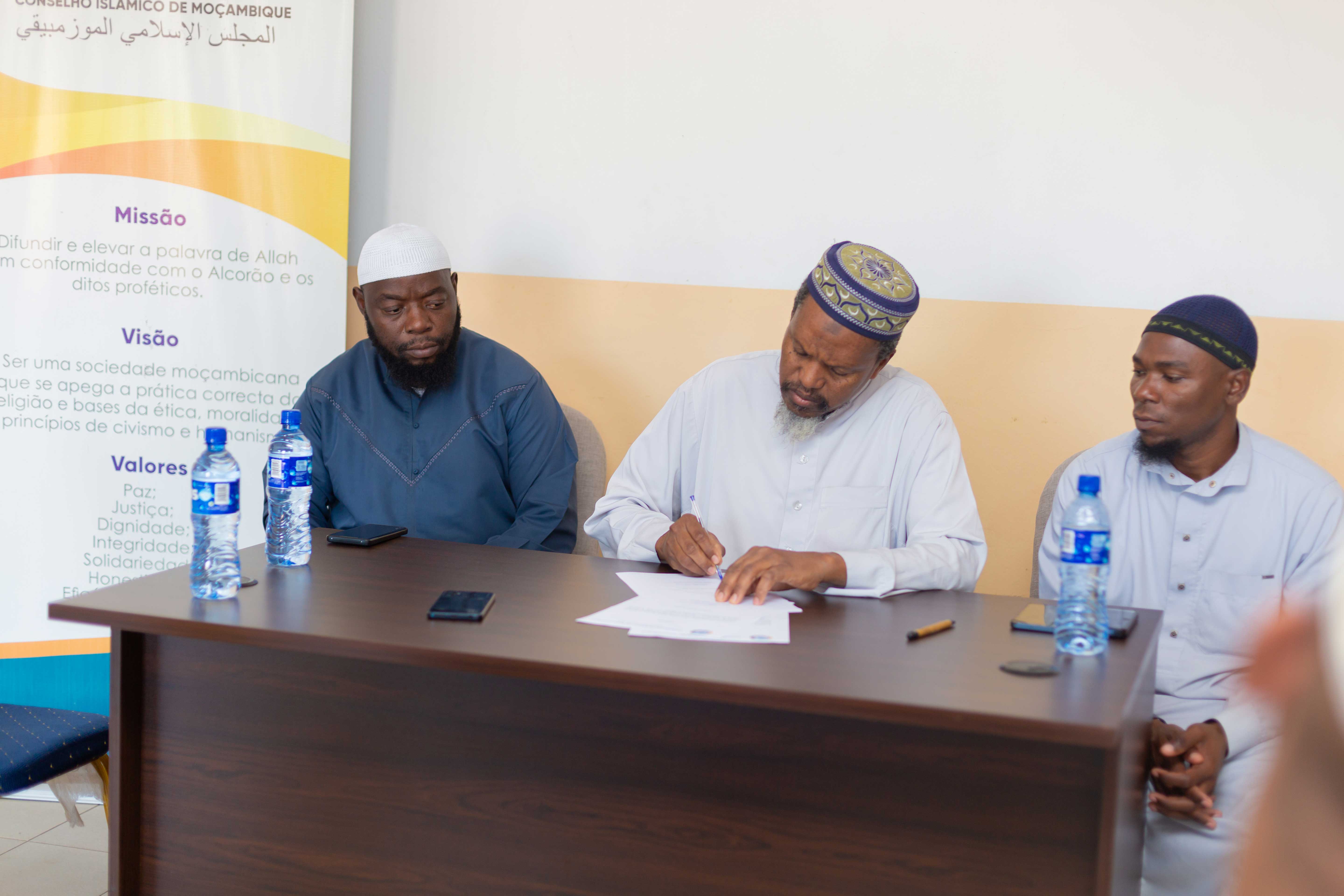 Sheikh Yassin Aly empossado delegado do CISLAMO na Cidade de Maputo e Sheikh Abdul Qahar é o adjunto
