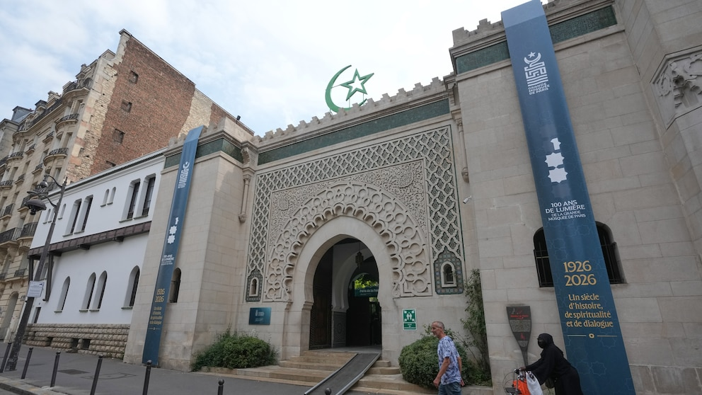 Grande Mesquita de Paris celebra 100 anos em meio a legados históricos e desafios contemporâneos