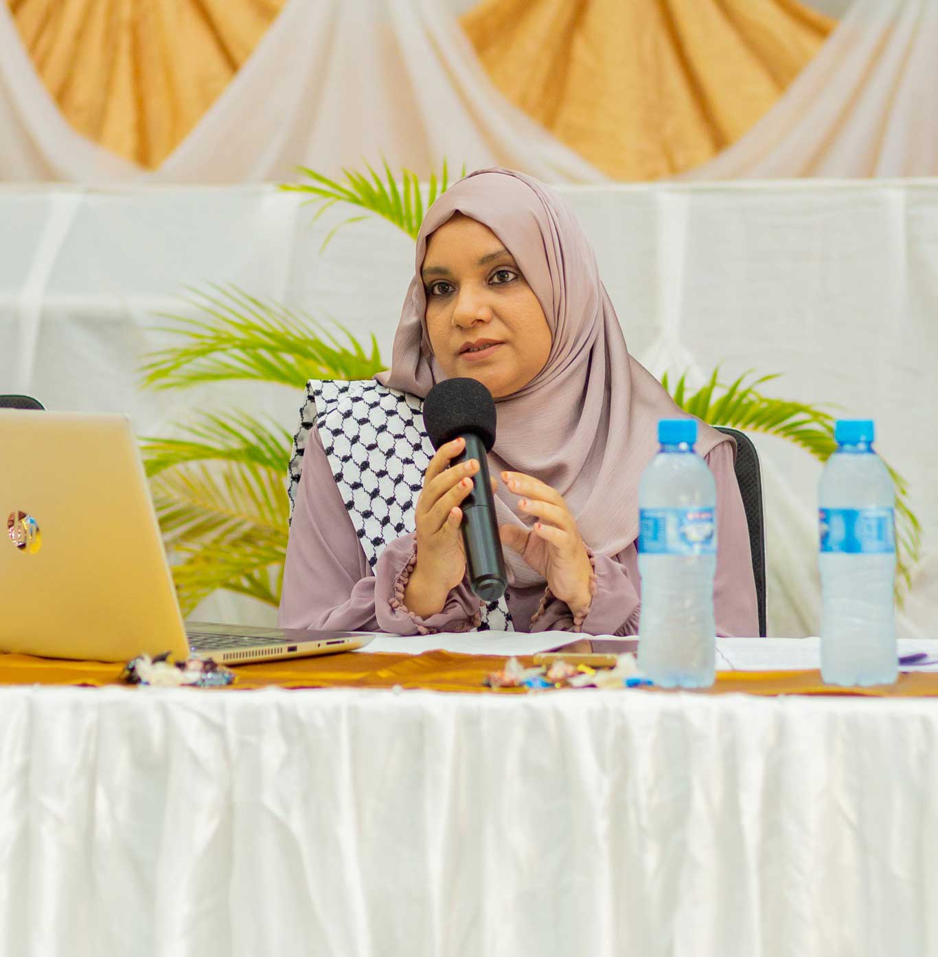 Mualimah Muna Cassamo defende a prece como “arma poderosa” e terapia para a mulher muçulmana