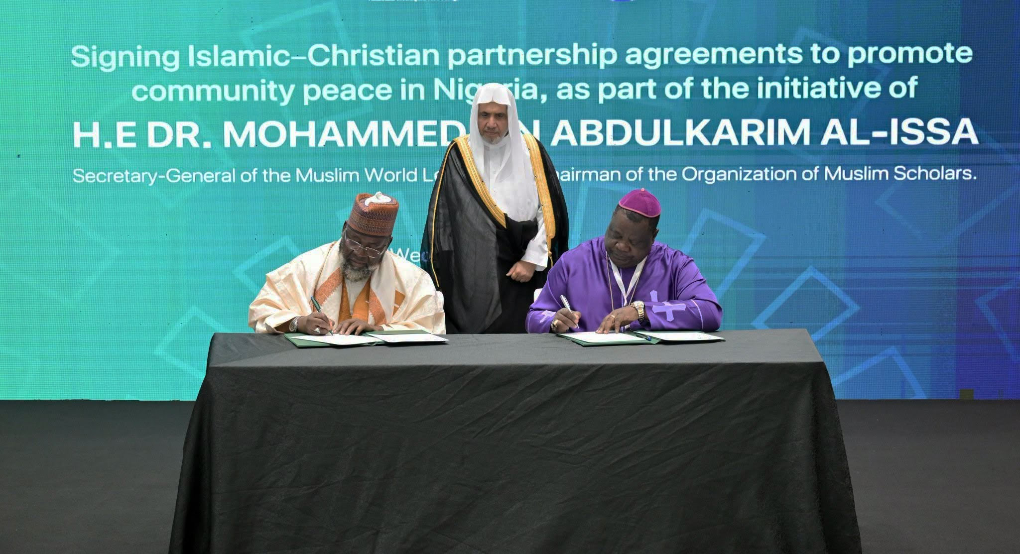 Líderes cristãos e muçulmanos da Nigéria assinam acordo de paz inter-religioso para combater discurso de ódio