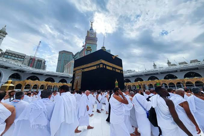 Cristão ganha concurso do Alcorão e oferece prémio da Umrah para vizinha muçulmana
