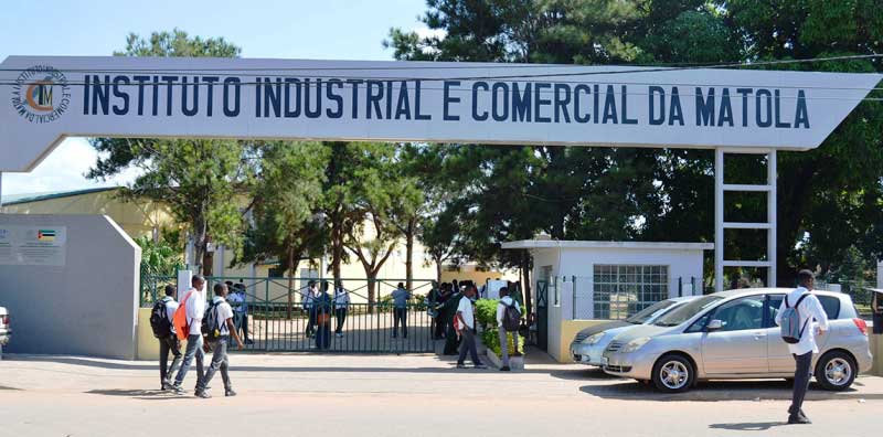 Proibição do hijab no Instituto da Matola é considerada inconstitucional e grave violação da liberdade religiosa, alertam teólogos e juristas